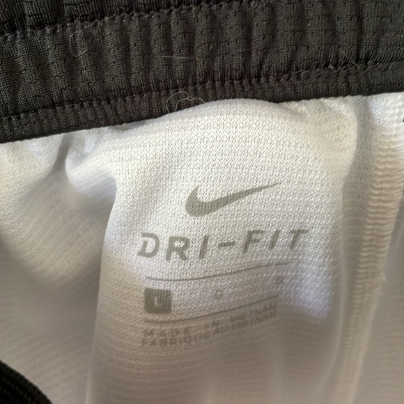 Nike boys shorts, Size L - Picture 2 of 3